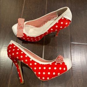 Polka dot pinup heels